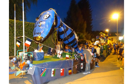 Une guêpe bleue et noire…